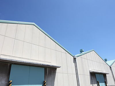 高品質を支える板金加工の自社工場